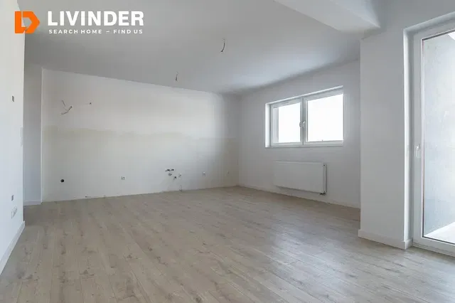 Кухиња; кухињски апарати, дрвени под, природно светло, модерни стил