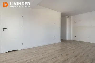 Кухиња; кухињски апарати, дрвени под, природно светло, модерни стил