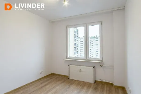 Kuchnia; sprzęt kuchenny, podłoga drewniana, światło dzienne, styl nowoczesny