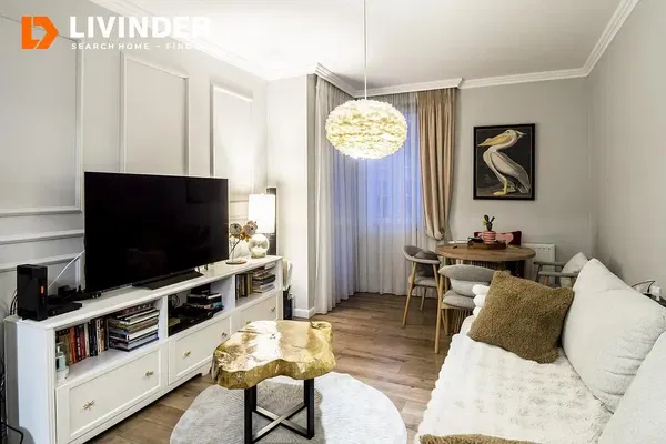 Kuchnia; sprzęt kuchenny, podłoga drewniana, światło dzienne, styl nowoczesny