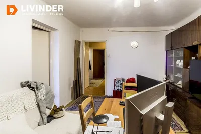 Кухиња; кухињски апарати, дрвени под, природно светло, модерни стил