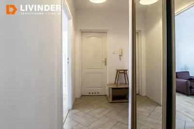 Cozinha; eletrodomésticos, chão de madeira, luz natural, estilo moderno