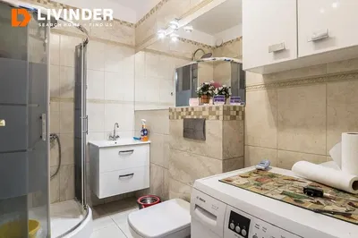 Cozinha; eletrodomésticos, chão de madeira, luz natural, estilo moderno