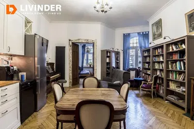 Cozinha; eletrodomésticos, chão de madeira, luz natural, estilo moderno