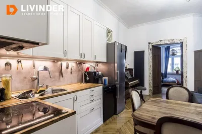 Cozinha; eletrodomésticos, chão de madeira, luz natural, estilo moderno