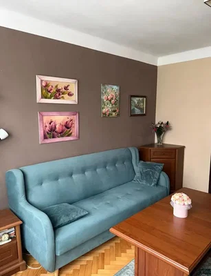 Mutfak; mutfak aletleri, ahşap zemin, doğal ışık, modern stil