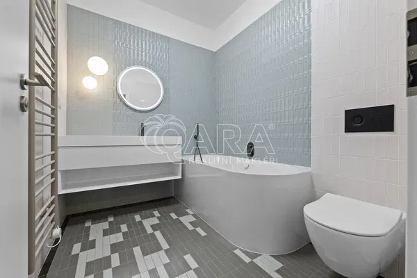 Küche; küchengeräte, holzboden, tageslicht, moderner stil