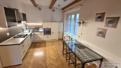 Salon; parquet, lumière naturelle, style moderne