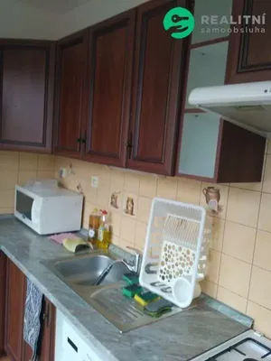 Salon; parquet, lumière naturelle, style moderne