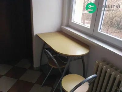 Cuisine; électroménager, parquet, lumière naturelle, style moderne