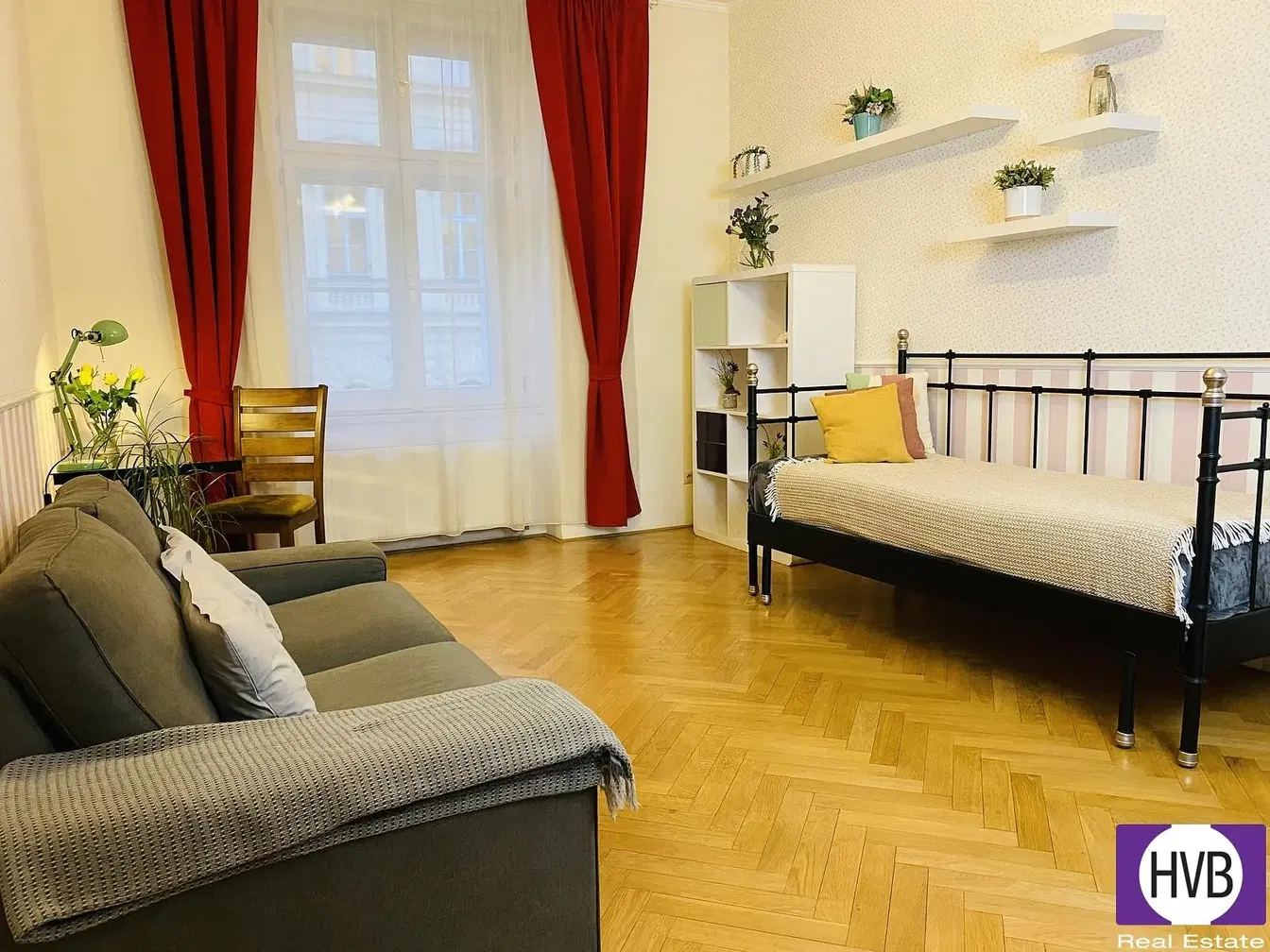 Küche; küchengeräte, holzboden, tageslicht, moderner stil