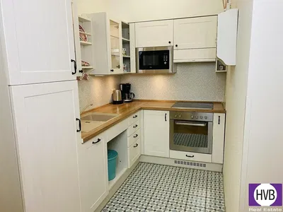 Küche; küchengeräte, holzboden, tageslicht, moderner stil