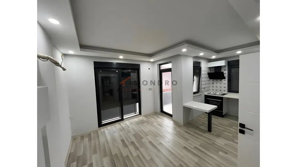 Дневна соба; дрвени под, природно светло, модерни стил