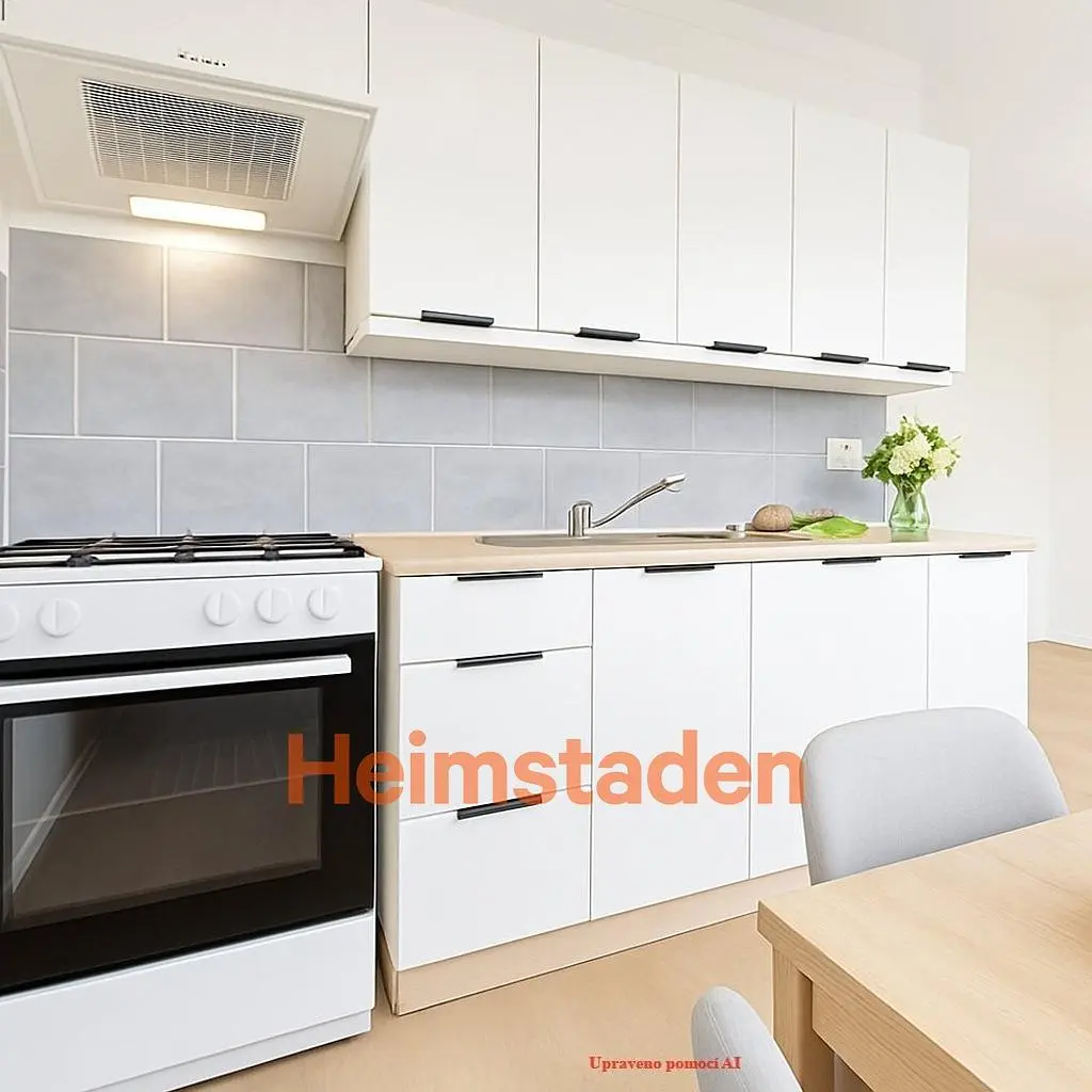 Хол; дървен под, естествена светлина, модерен стил