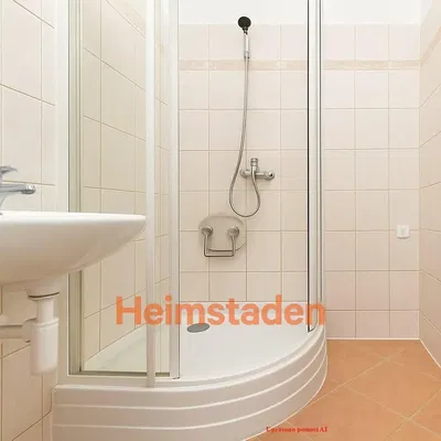 Cuisine; électroménager, parquet, lumière naturelle, style moderne