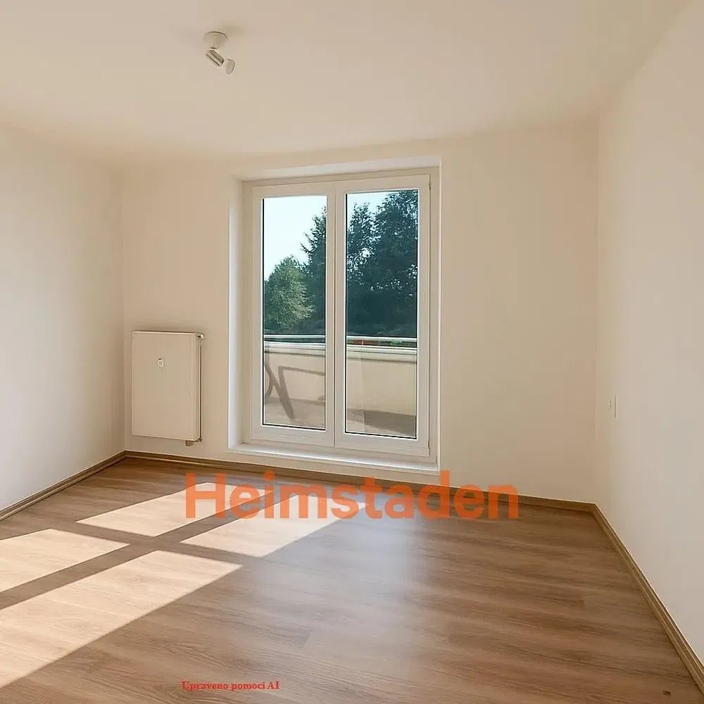 Cozinha; eletrodomésticos, chão de madeira, luz natural, estilo moderno