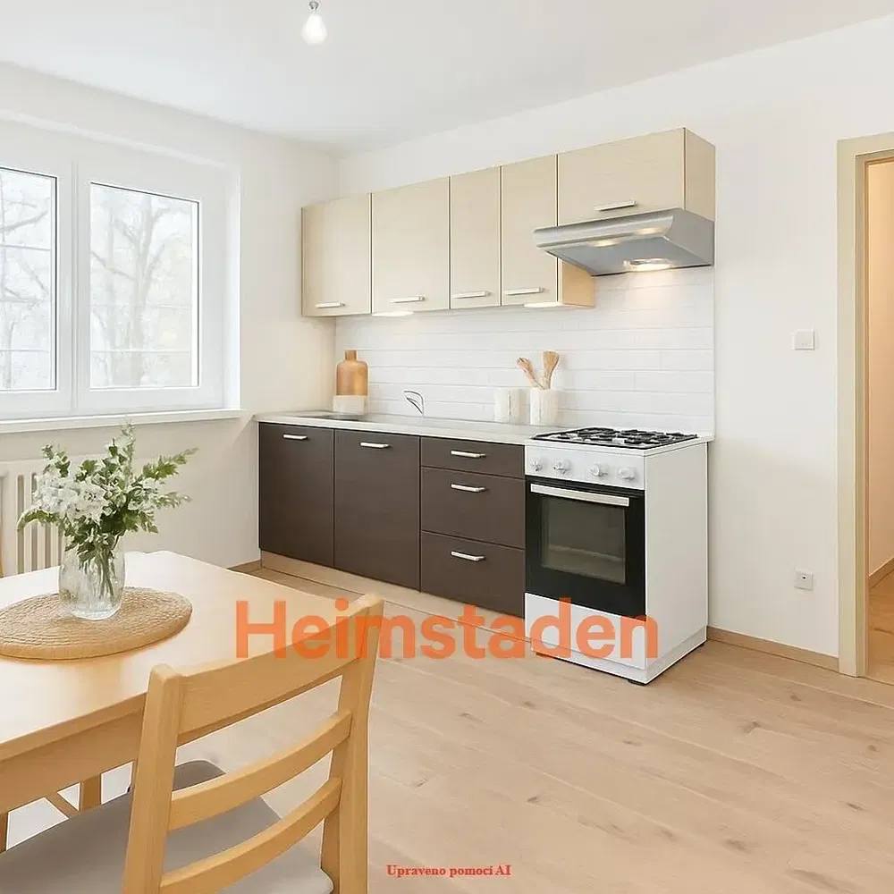 Кухня; кухненски уреди, дървен под, естествена светлина, модерен стил