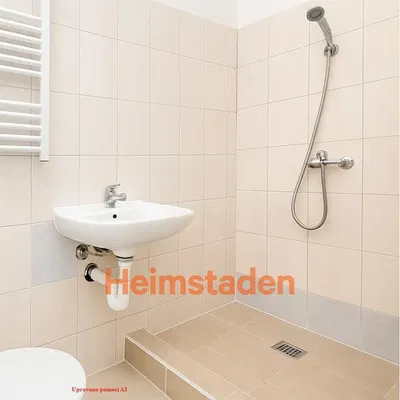 Cozinha; eletrodomésticos, chão de madeira, luz natural, estilo moderno