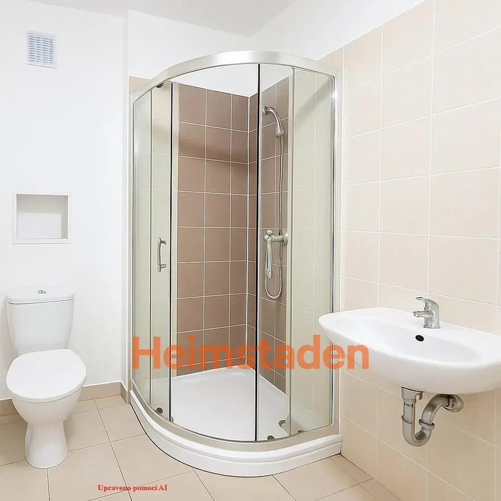 Obývačka; drevená podlaha, prirodzené svetlo, moderný štýl