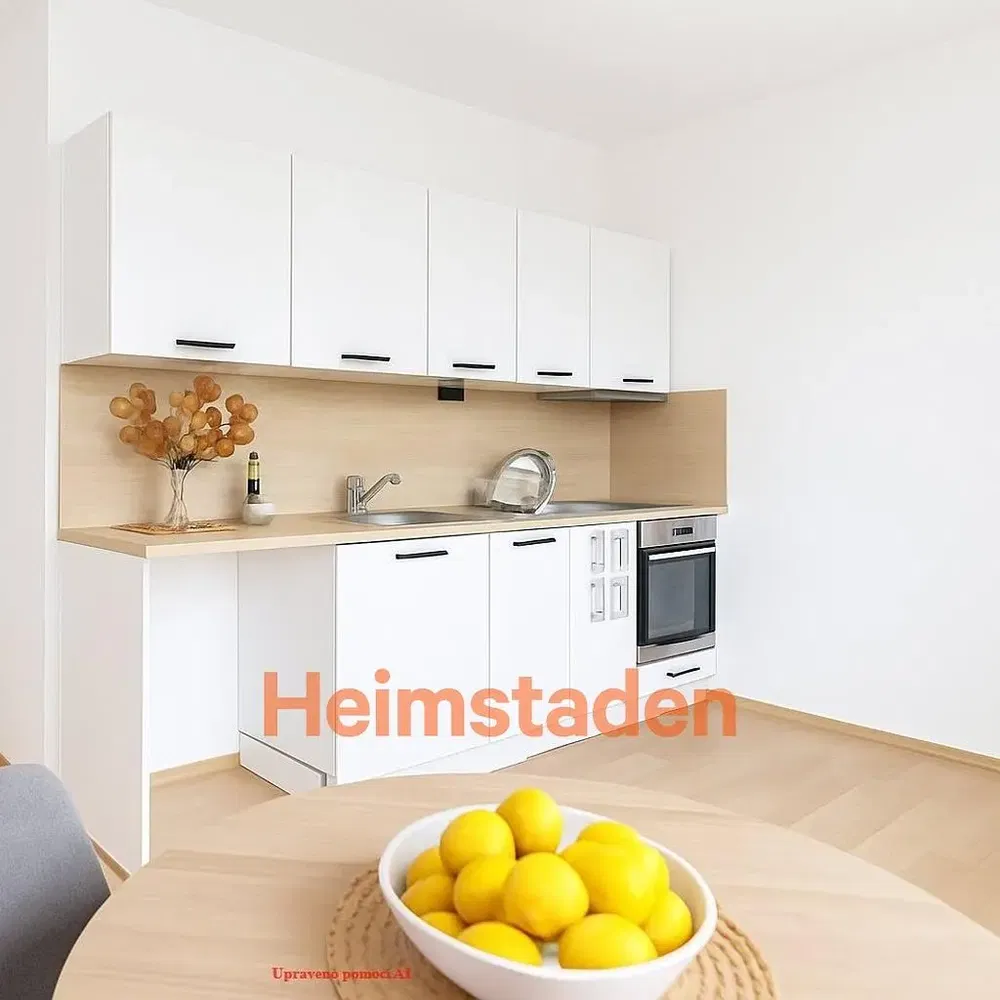 Cucina; elettrodomestici, pavimento in legno, luce naturale, stile moderno