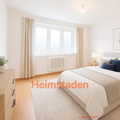 Cucina; elettrodomestici, pavimento in legno, luce naturale, stile moderno