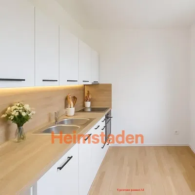 Cucina; elettrodomestici, pavimento in legno, luce naturale, stile moderno