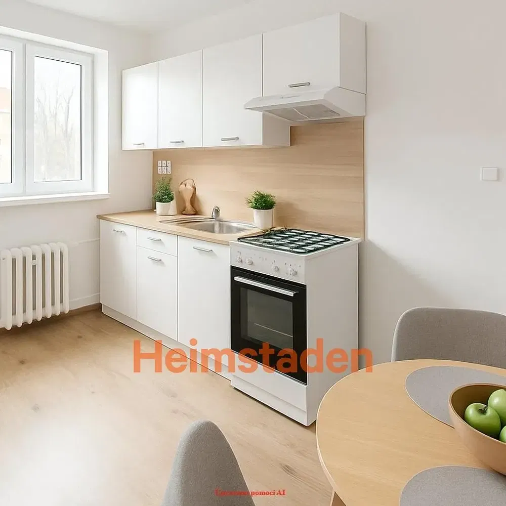 Кухиња; кухињски апарати, дрвени под, природно светло, модерни стил