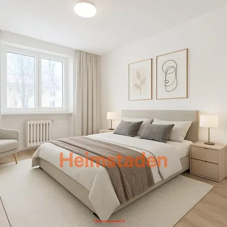 Küche; küchengeräte, holzboden, tageslicht, moderner stil