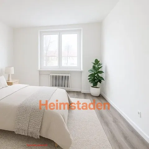 Kuchnia; sprzęt kuchenny, podłoga drewniana, światło dzienne, styl nowoczesny