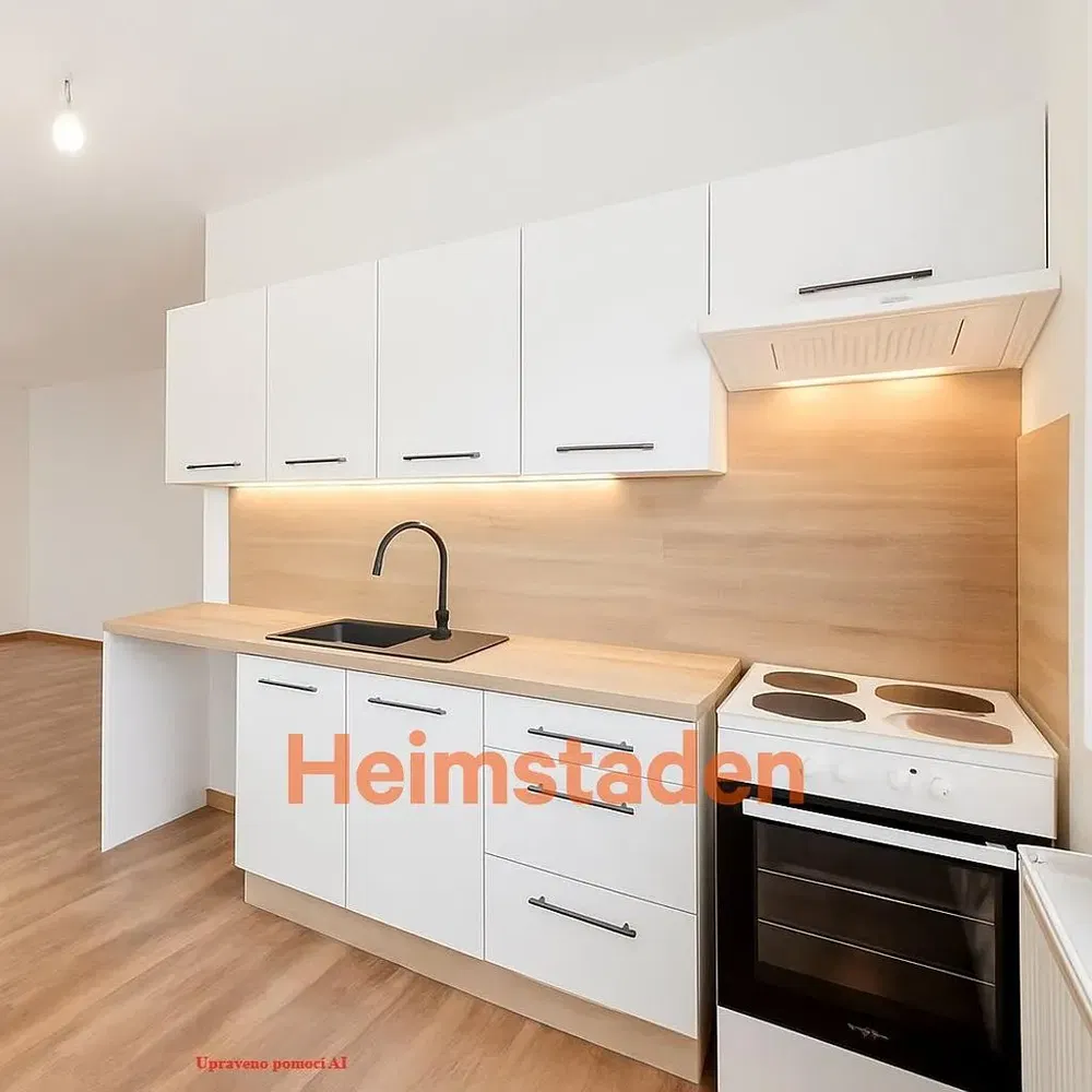 Cuisine; électroménager, carrelage, lumière naturelle, style moderne