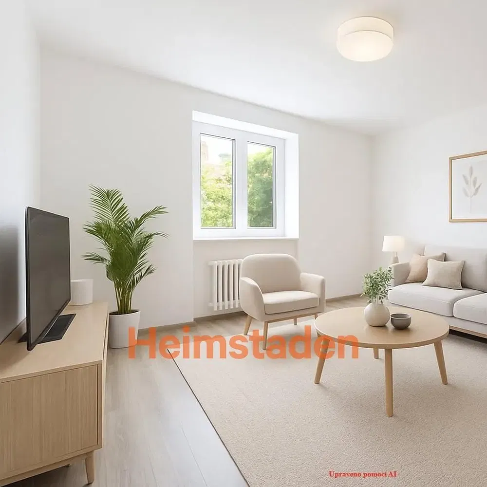 Kuchyňa; kuchynské spotrebiče, drevená podlaha, prirodzené svetlo, moderný štýl