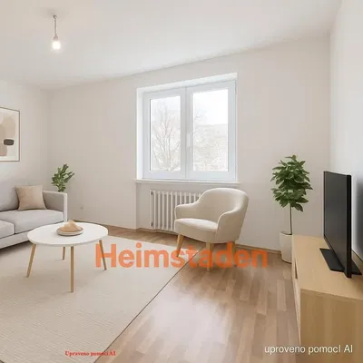 Kuchyňa; kuchynské spotrebiče, drevená podlaha, prirodzené svetlo, moderný štýl