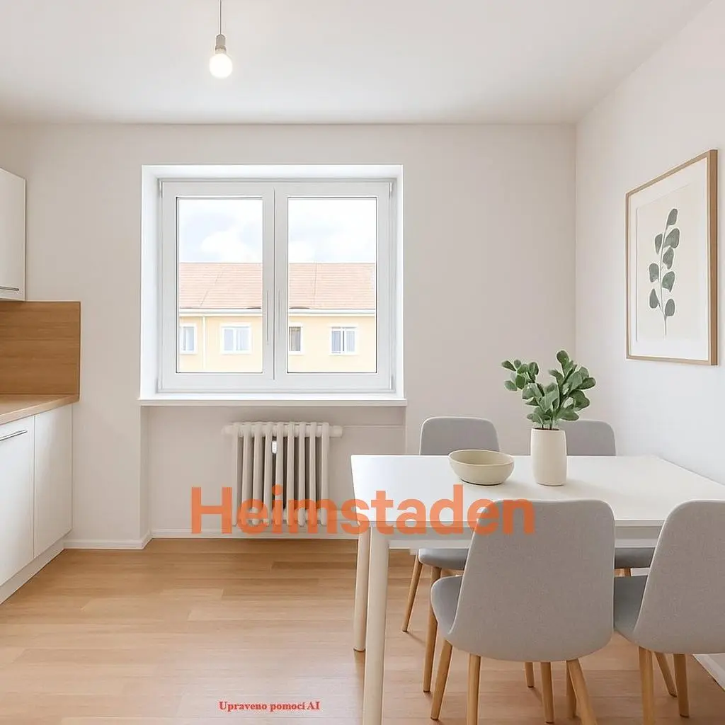 Kuchyňa; kuchynské spotrebiče, drevená podlaha, prirodzené svetlo, moderný štýl