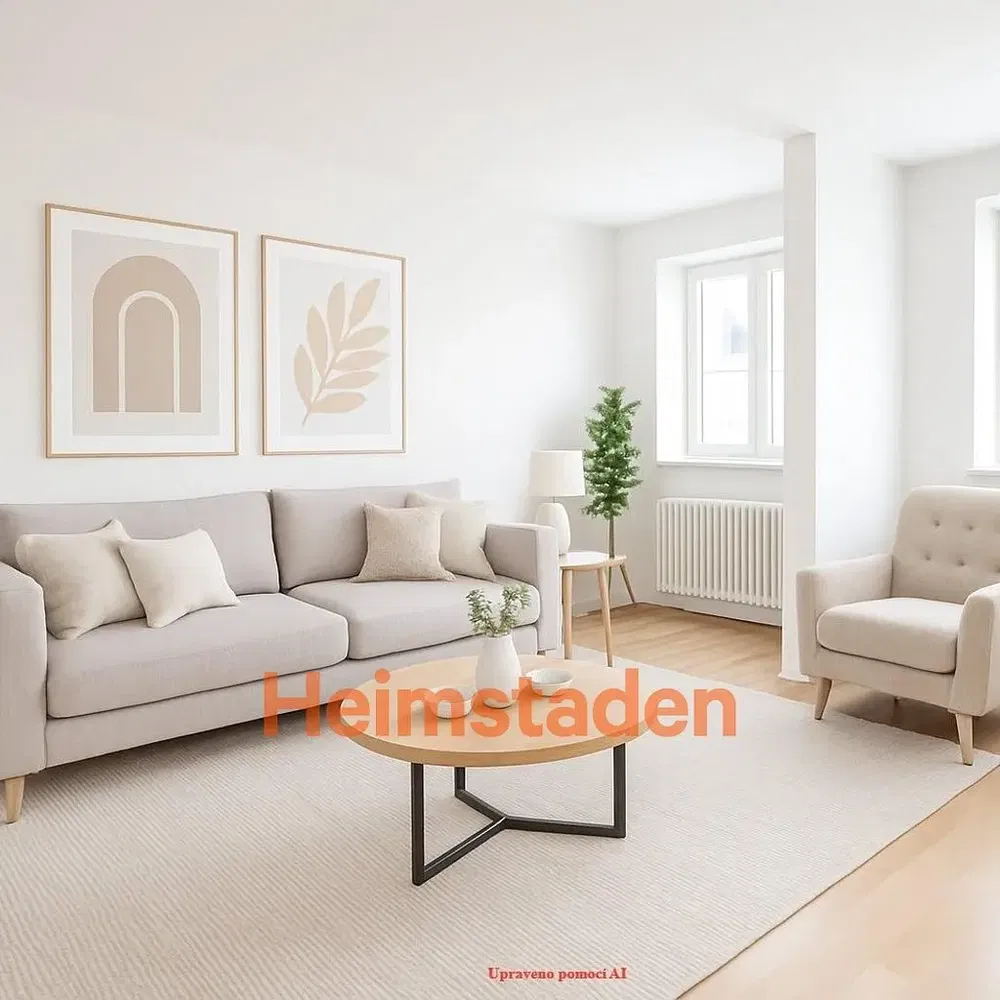 Kuhinja; kuhinjski aparati, drveni pod, prirodno svjetlo, moderni stil