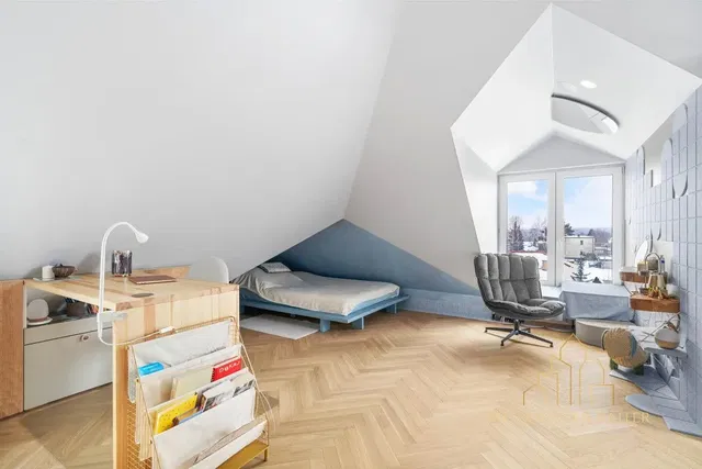 Küche; küchengeräte, holzboden, tageslicht, moderner stil