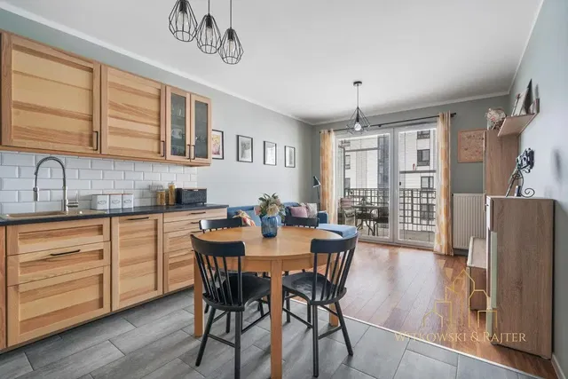 Küche; küchengeräte, holzboden, tageslicht, moderner stil