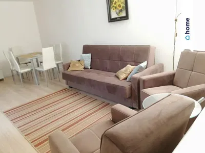 Дневна соба; дрвени под, природно светло, модерни стил