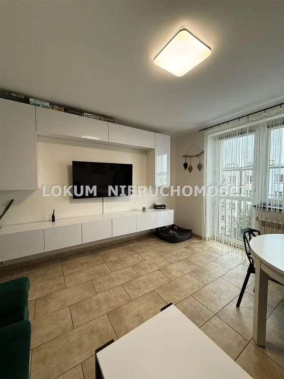 Wohnzimmer; holzboden, tageslicht, moderner stil