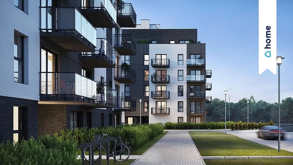 Кухиња; кухињски апарати, дрвени под, природно светло, модерни стил