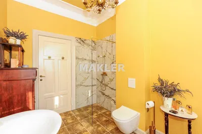 Cozinha; eletrodomésticos, chão de madeira, luz natural, estilo moderno