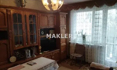 Kuhinja; kućanski aparati, drveni pod, prirodna svjetlost, moderan stil