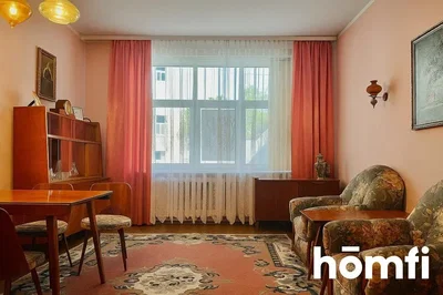 Kuchyně; kuchyňské spotřebiče, dřevěná podlaha, přirozené světlo, moderní styl