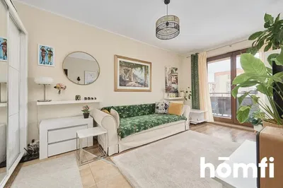 Кухня; кухненски уреди, дървен под, естествена светлина, модерен стил