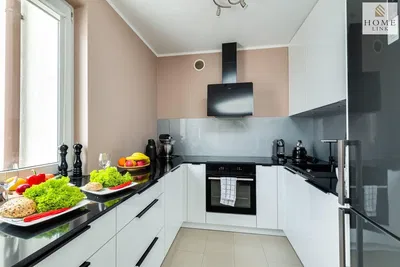 غرفة معيشة; أرضية خشبية, ضوء طبيعي, أسلوب عصري