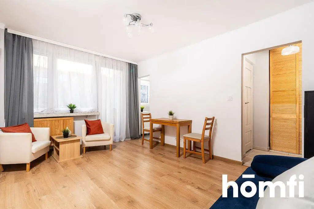 Wohnzimmer; holzboden, tageslicht, moderner stil