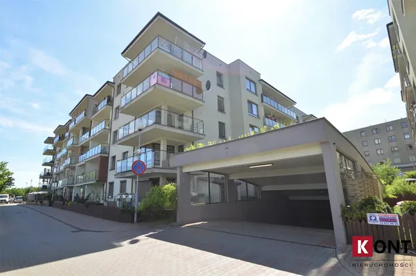 Mutfak; mutfak aletleri, ahşap zemin, doğal ışık, modern stil