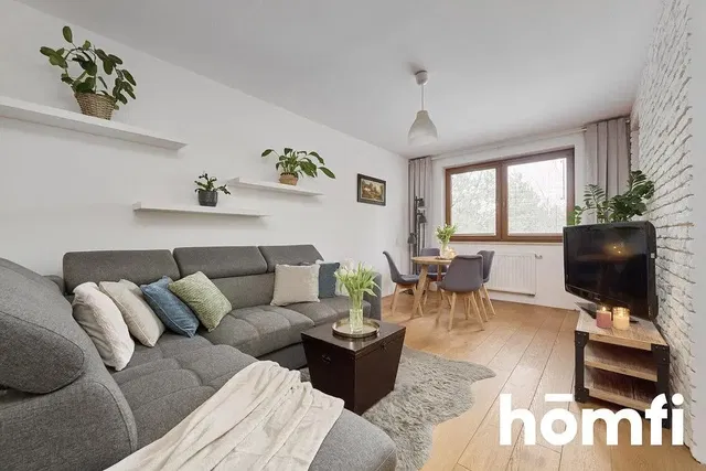 Cucina; elettrodomestici, pavimento in piastrelle, luce naturale, stile moderno