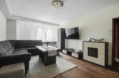 Küche; küchengeräte, holzboden, tageslicht, moderner stil