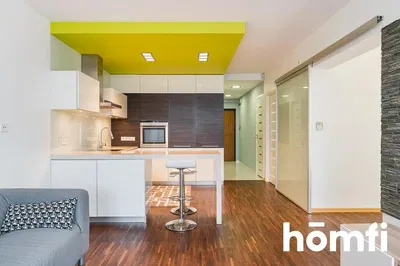 Küche; küchengeräte, holzboden, tageslicht, moderner stil