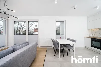 Cucina; elettrodomestici, pavimento in legno, luce naturale, stile moderno